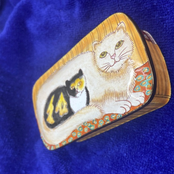 Enameled Metal Trinket Box by Empress Arts Ltd - Cozy Cats on a Rug - 2" x 4" - Picture 3 of 7